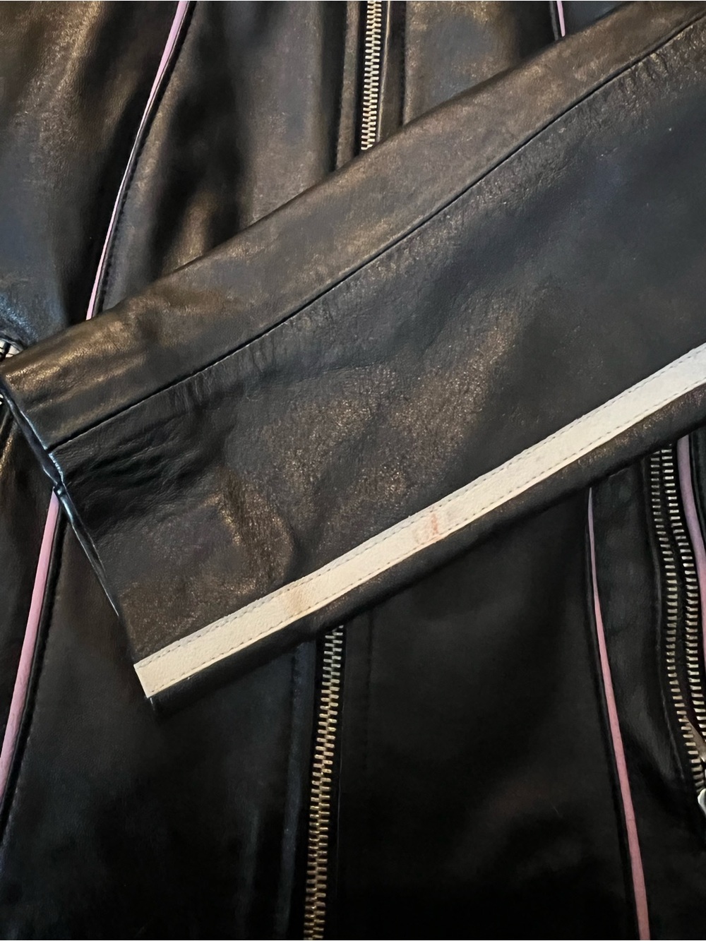 French Black and Pink Leather Jacket 🩷🖤 - Picture 7 of 7